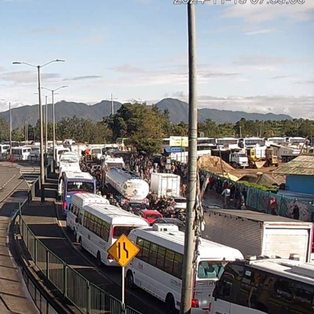Accidente de tránsito genera congestión vehicular en la Calle 80 de Bogotá