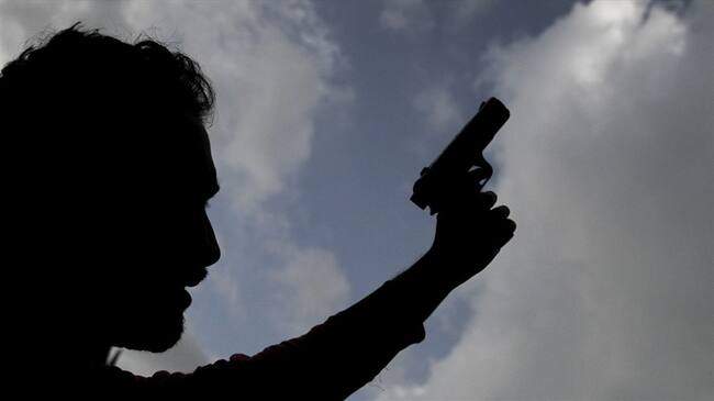 El hombre registraba por lo menos cinco heridas en diferentes partes del cuerpo producidas por disparos. Foto: Colprensa