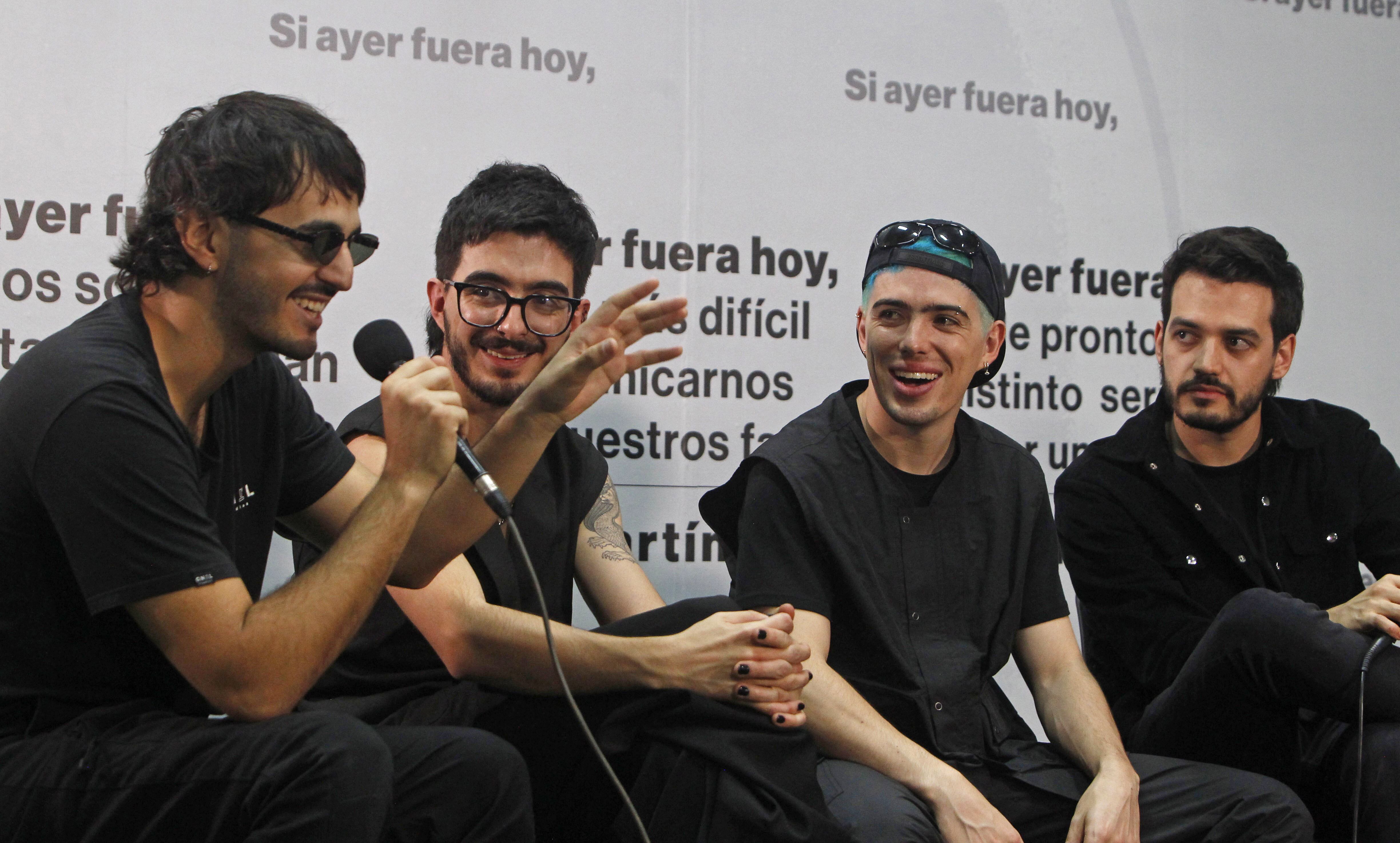 Integrantes de la banda colombiana Morat, durante una entrevista con Efe en Medellín (Colombia). EFE/Luis Eduardo Noriega Arboleda