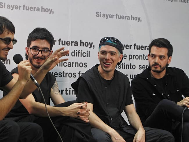 Integrantes de la banda colombiana Morat, durante una entrevista con Efe en Medellín (Colombia). EFE/Luis Eduardo Noriega Arboleda