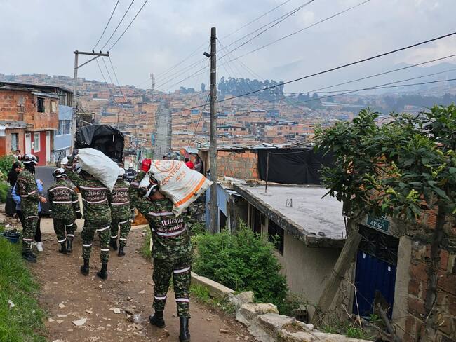 Ejército evacuó familias tras movimiento en masa en la localidad de San Cristóbal, Bogotá. Foto: Suministrada.