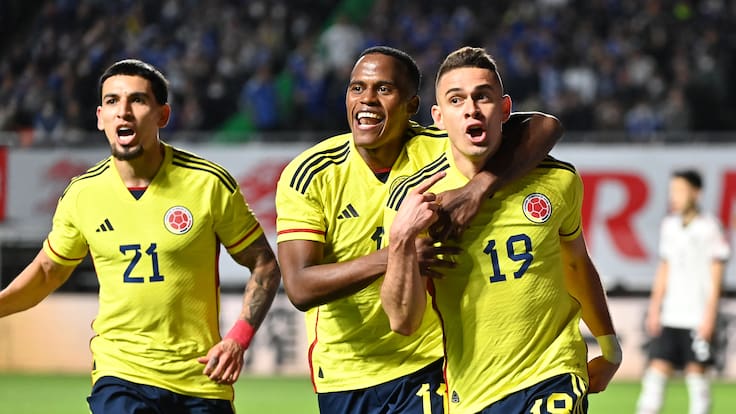 OSAKA, JAPAN - MARCH 28: Rafael Santos Borre (R) of Colombia celebrates after scoring the team&#039;s second goal with teammates Jhon Arias (C) and Daniel Munoz (L) during the international friendly between Japan and Colombia at Yodoko Sakura Stadium on March 28, 2023 in Osaka, Japan. (Photo by Kenta Harada/Getty Images)