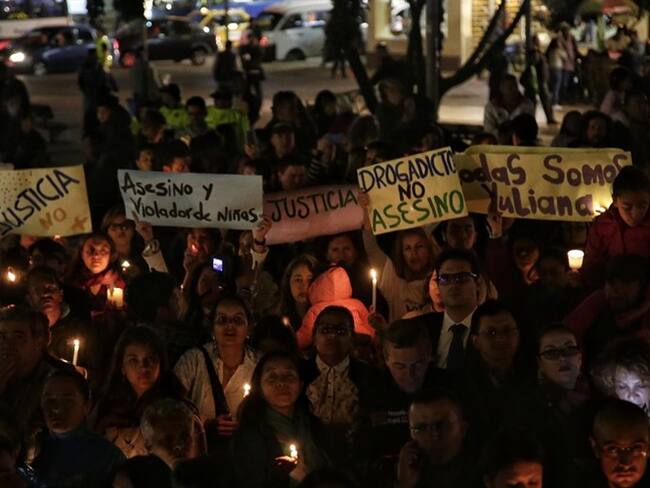 En el Parque de Lourdes en Bogotá, se concentran ciudadanos para exigir justicia por el asesinato de Yuliana Andrea Samboni.. Foto: Colprensa