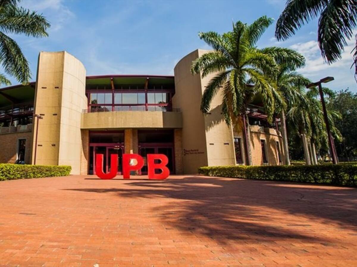 Estudiantes de la Unibolivariana en desacuerdo por código de vestimenta