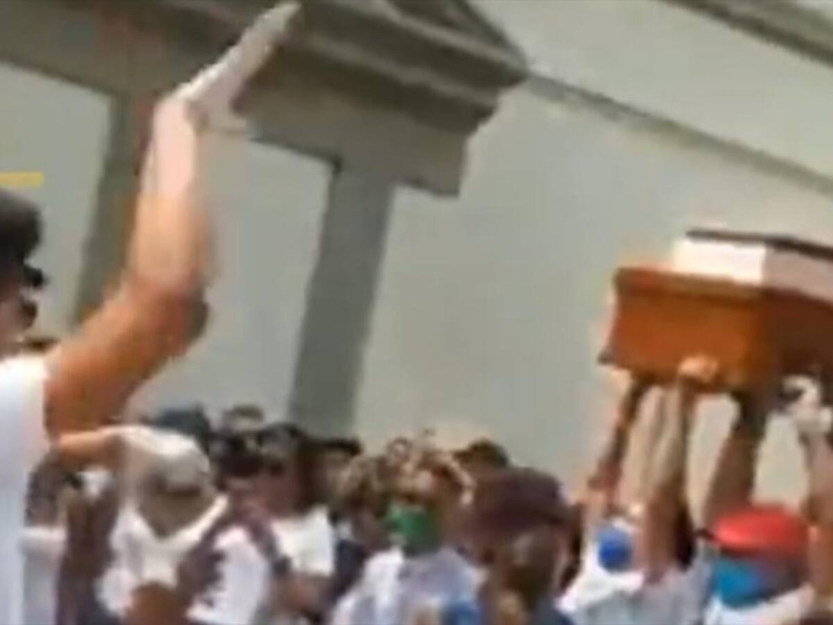 Funeraria que permitió sepelio carnavalero fue sancionada con un salario mínimo