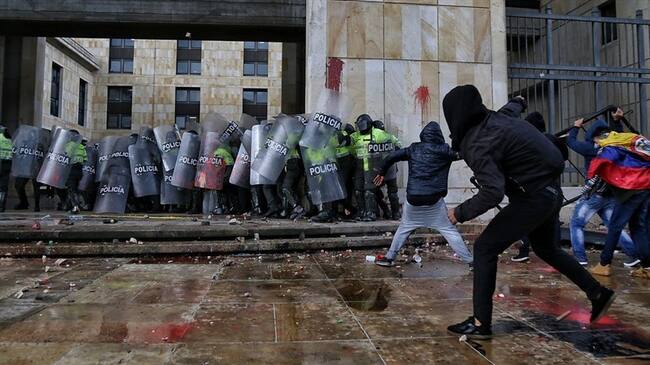Iván Duque rechazó que unos violentos se infiltraran y opacaran la jornada de movilización. Foto: Colprensa