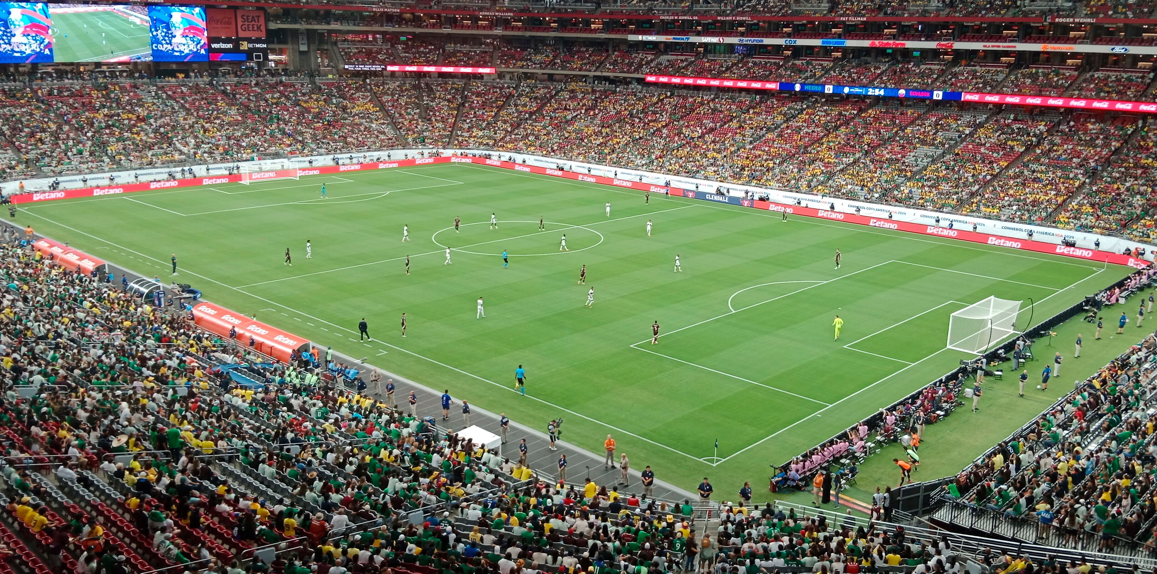 AMDEP3544. GLENDALE (ESTADOS UNIDOS), 30/06/2024.- Fotografía del partido entre México y Ecuador este domingo, por el grupo B de la Copa América 2024, en el estadio State Farm en Glendale, (Az, EE.UU.). EFE/ Claudia Aguilar