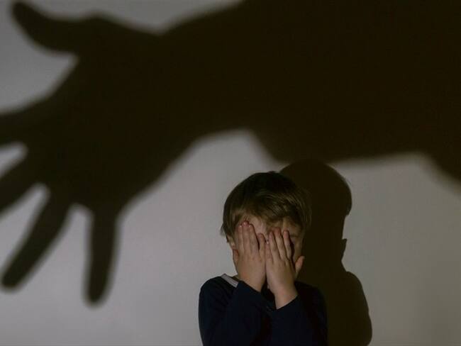 ¿Se acaba el “chancletazo”? Congreso busca prohibir el castigo físico a menores