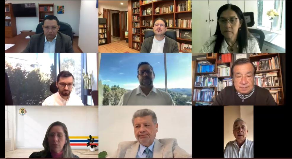 Caso Uribe: fuerte agarrón entre la defensa y las víctimas por interrumpir la audiencia.