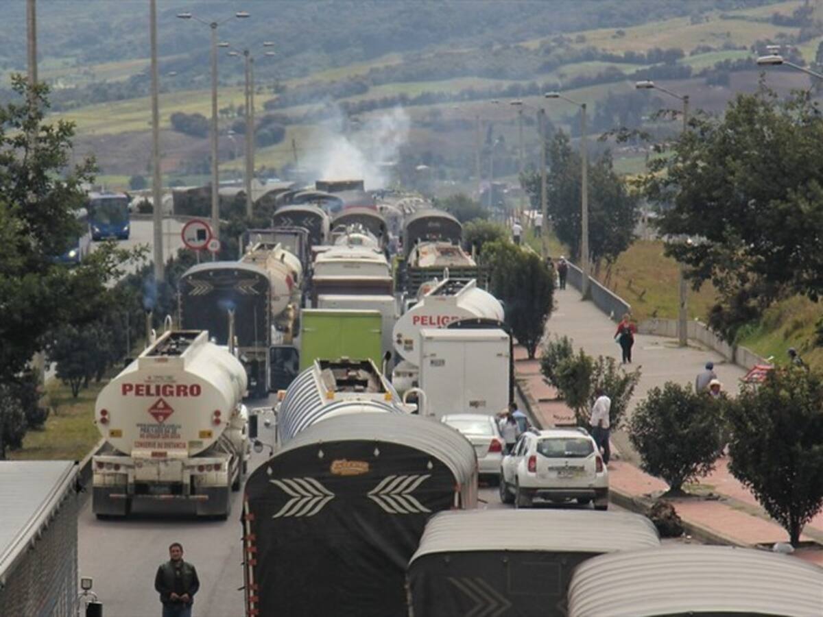 Supertransporte investigará a 17 concesionarias viales del país por básculas camioneras