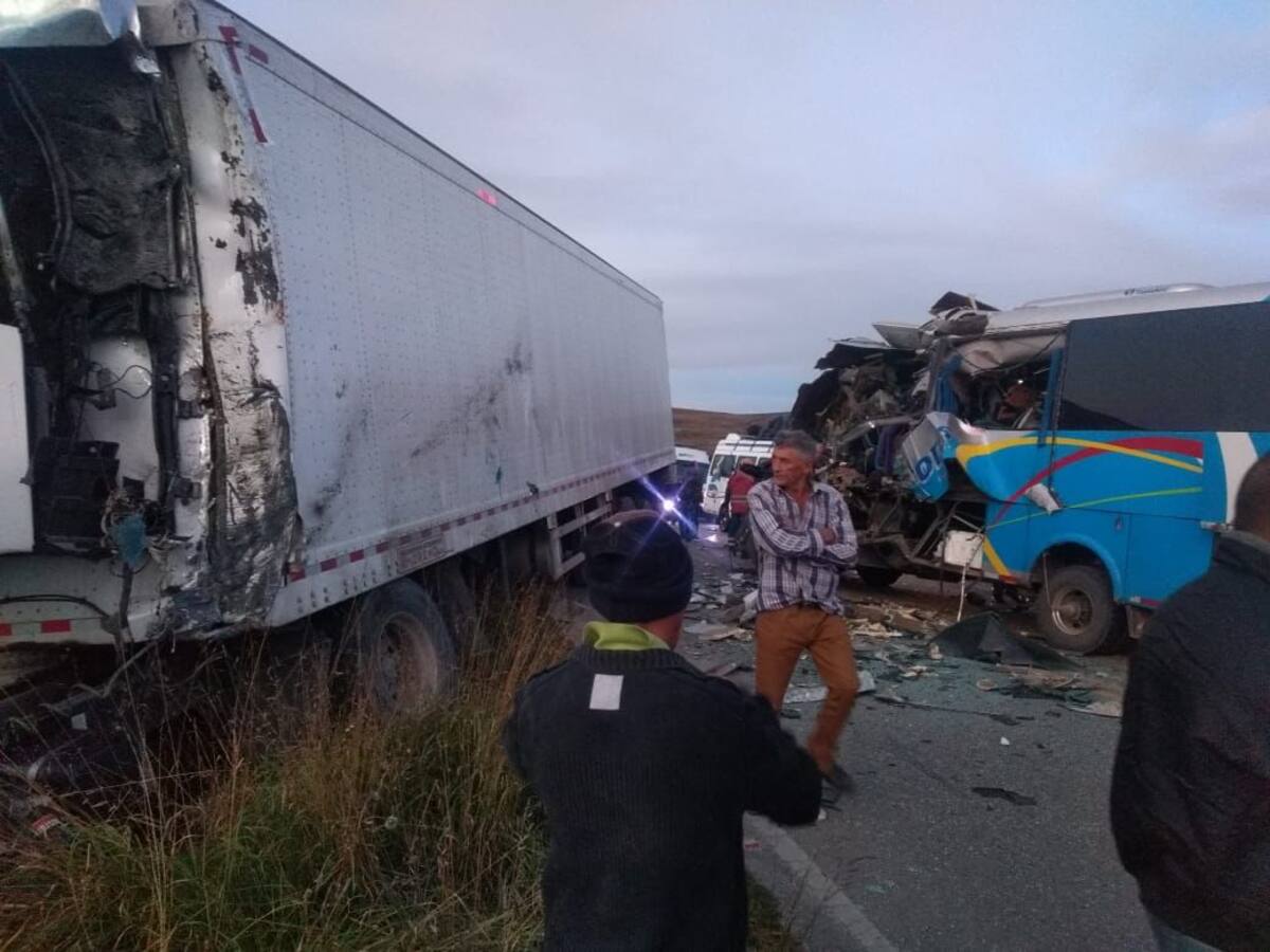Accidente de tránsito dejó cinco personas fallecidas y 21 heridas