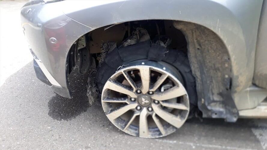 El automotor de la Unidad Nacional de Protección, UNP, asignado al dirigente fue impactado en varias oportunidades.. Foto: Cortesía Sucesos Cauca