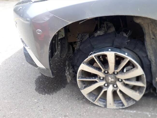 El automotor de la Unidad Nacional de Protección, UNP, asignado al dirigente fue impactado en varias oportunidades.. Foto: Cortesía Sucesos Cauca