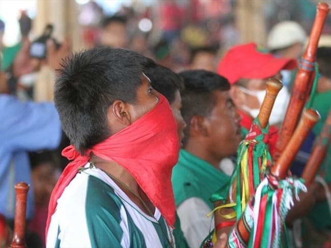 Entregan a 13 indígenas y un policía retenidos en Coconuco, Cauca. Foto: Colprensa