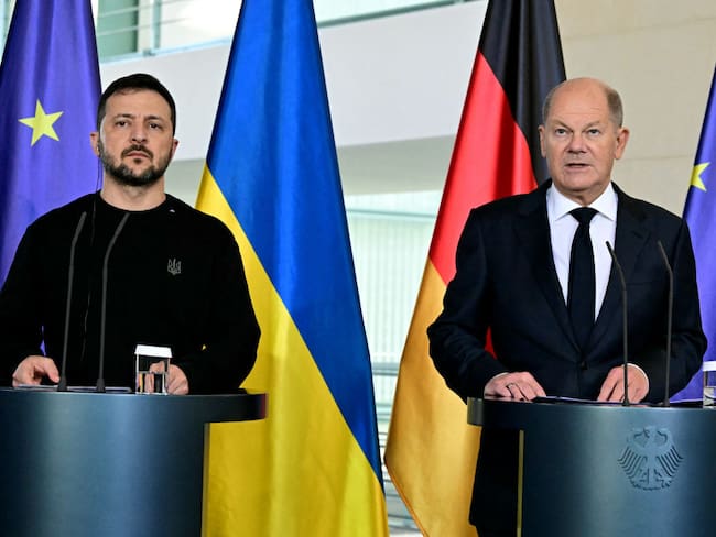 Olaf Scholz y Volodymyr Zelensky. I Foto: TOBIAS SCHWARZ/AFP via Getty Images.