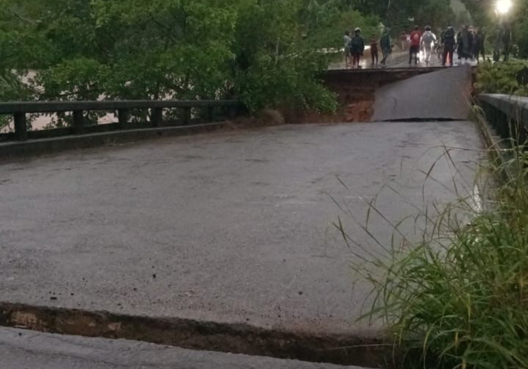 Colapso de peunte en Tierralta . Foto:  Alcaldía de Tierralta