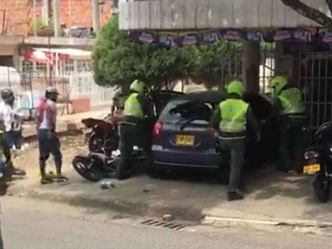 Los tres presuntos delincuentes se movilizaban en un vehículo particular. Foto: Cortesía