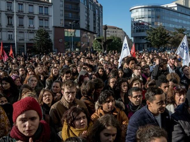 Estudiante en Francia intenta incinerarse por falta de apoyo estatal para estudiar