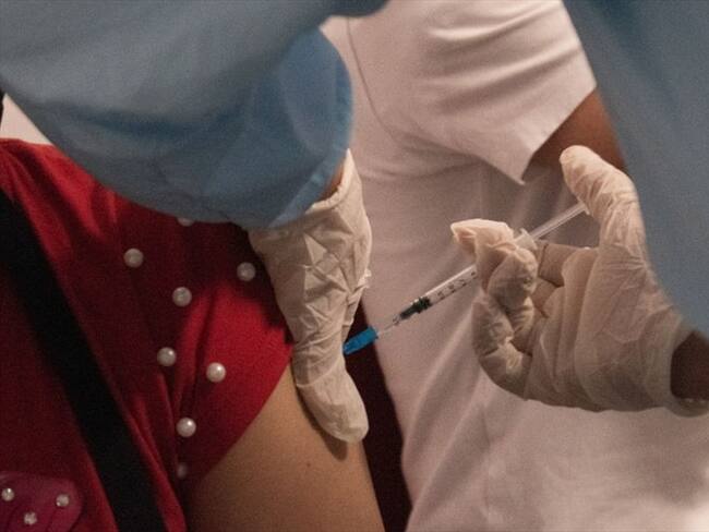 Escasez de vacunas contra el COVID-19 está siendo superada, dice ACEMI