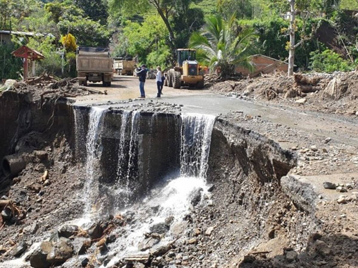 Hallan con vida ocho personas tras deslizamiento de tierra en Dabeiba, Antioquia