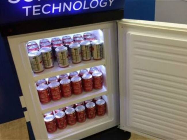 Una nevera que puede funcionar sin energía durante dos semanas o estar desconectada la mayor parte del día. Foto: BBC Mundo