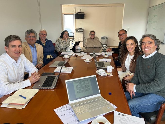 Conversaciones de Dignidad y Compromiso Ciudadano. Foto: Twitter Sergio Fajardo