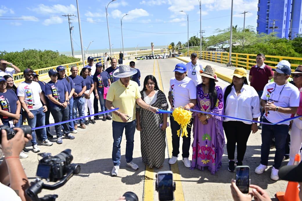 Gobierno inició la construcción de una plaza de mercado y entregó un puente en La Guajira. Foto: Suministrada.