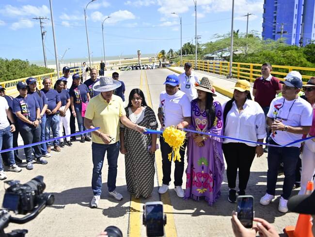 Gobierno inició la construcción de una plaza de mercado y entregó un puente en La Guajira. Foto: Suministrada.