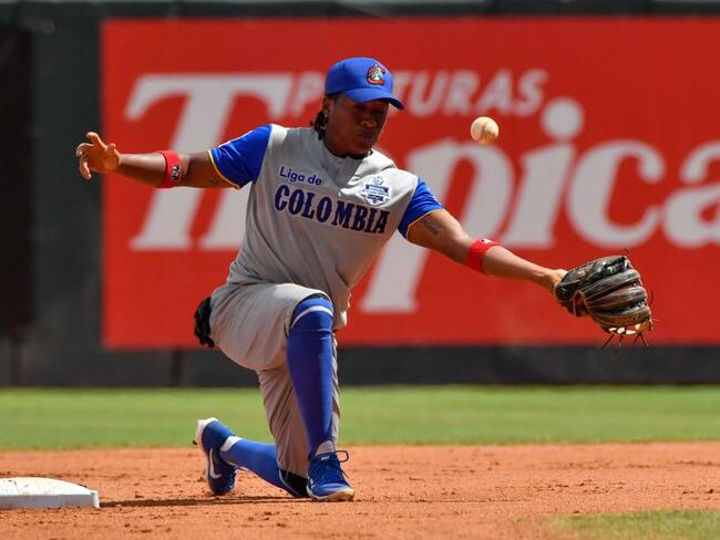 Colombia's player Carlos Arroyo fails to catch a ball during the Caribbean Series baseball match against Puerto Rico at the Quisqueya Juan Marichal stadium in Santo Domingo, on February 1, 2022. (Photo by Federico PARRA / AFP) (Photo by FEDERICO PARRA/AFP via Getty Images)