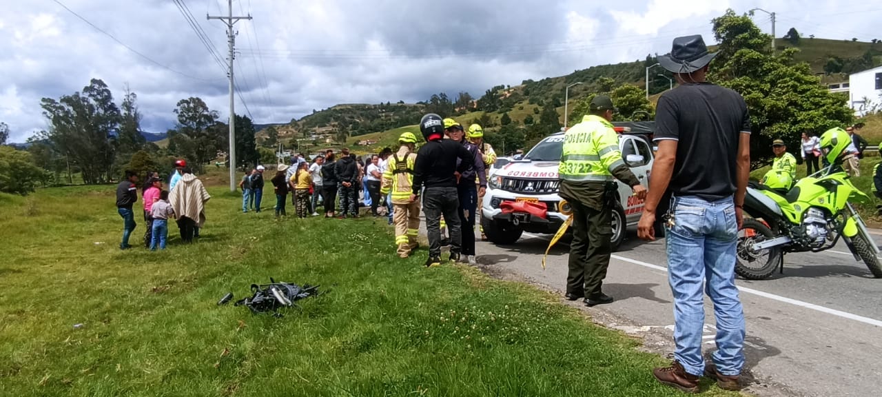 Accidente de tránsito en donde murió el ciclista colombiano Germán Chávez. Foto: Cortesía Bomberos.