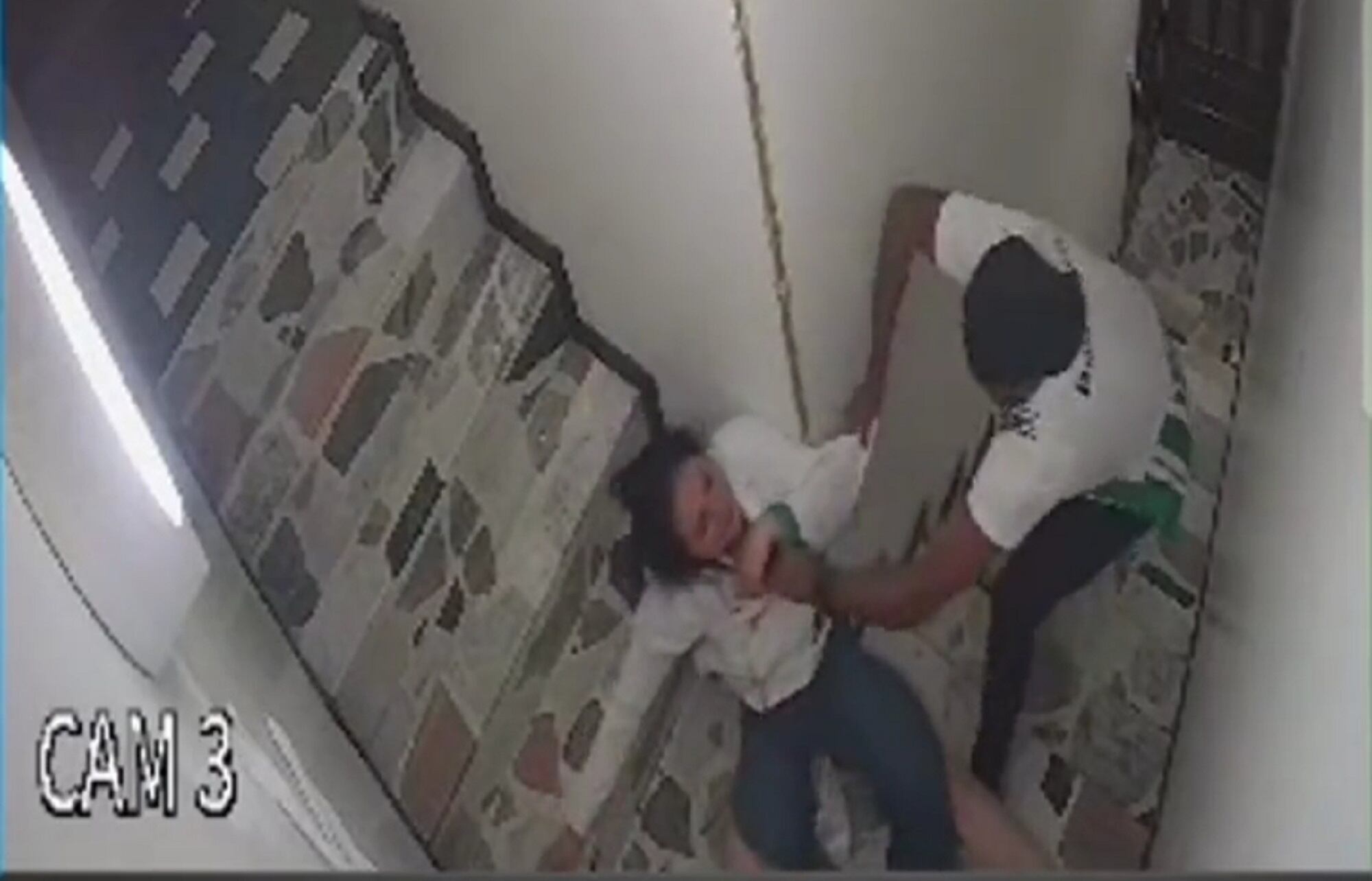 Imágenes del video en donde se registra la golpiza a una mujer en Chiquinquirá. Foto: Suministrada.