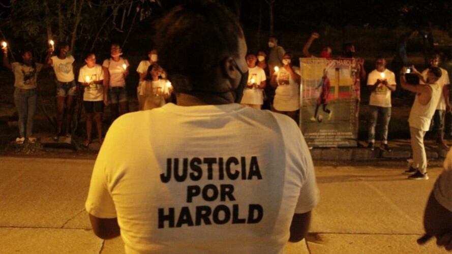 Anoche hubo una velatón en el barrio San Francisco pidiendo justicia por la muerte de Harold David Morales, el joven de 17 años al que la Policía le disparó. Foto: Cortesía Yuliet López Moreno