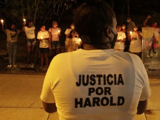 Anoche hubo una velatón en el barrio San Francisco pidiendo justicia por la muerte de Harold David Morales, el joven de 17 años al que la Policía le disparó. Foto: Cortesía Yuliet López Moreno