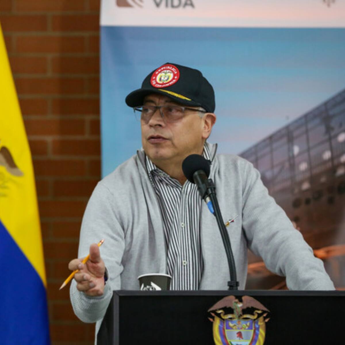Con o sin tarima caminaré en la marcha del 1 de mayo: presidente Petro