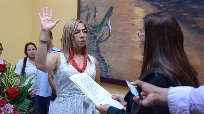 Lourdes Peña del Valle tomó posesión como alcaldesa encargada del municipio de Ciénaga. Foto: Alcaldía de Ciénaga