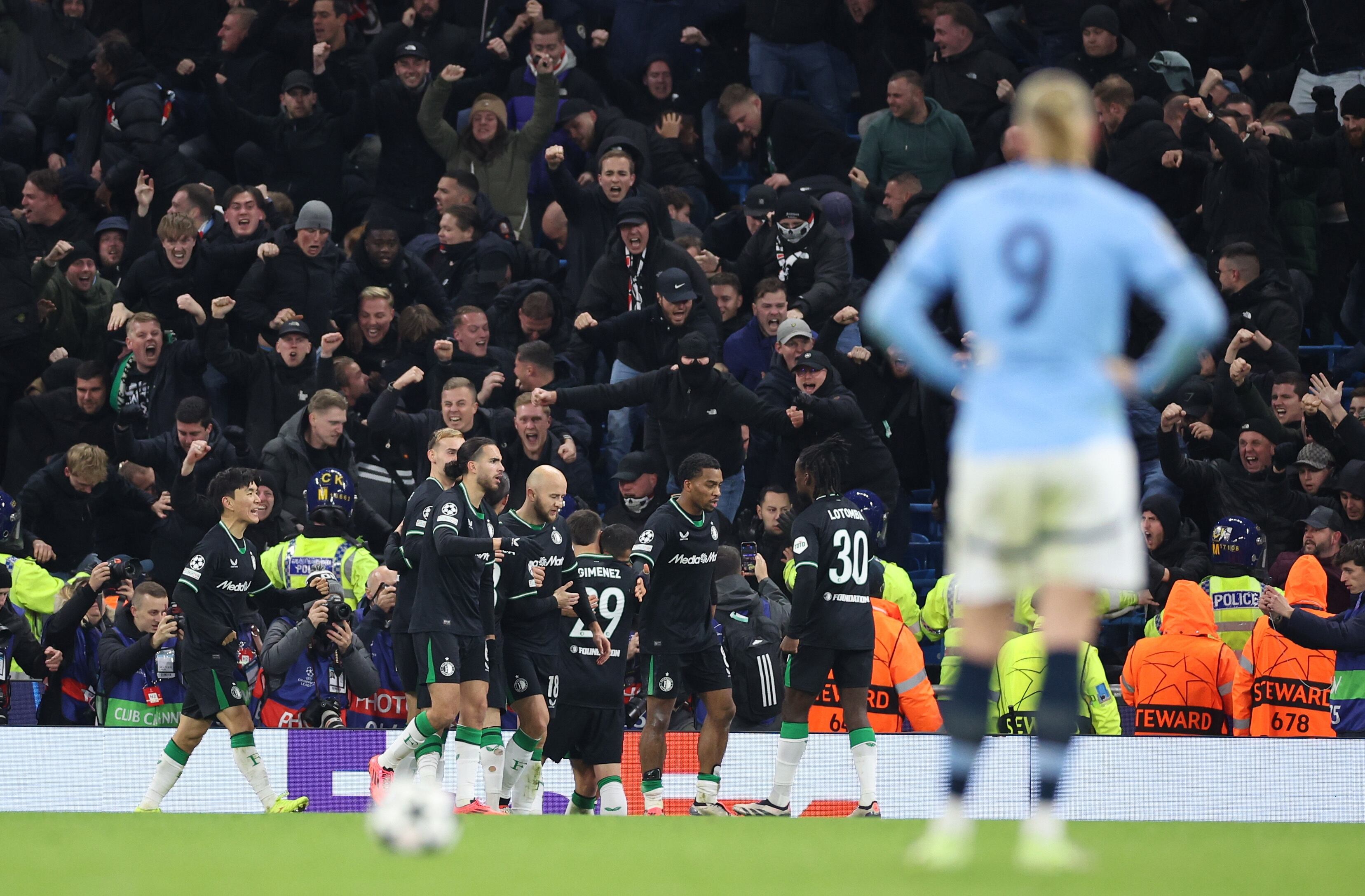 Erling Haaland of Manchester City watches as Feyenoord celebrate David Hancko scoring the 3-3 equalising goal during the UEFA Champions League match between Manchester City and Feyenoord in Manchester, Britain, 26 November 2024. (Liga de Campeones, Reino Unido) EFE/EPA/ADAM VAUGHAN