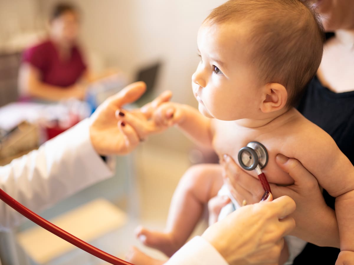 ¿En qué casos un bebé requiere trasplante de órganos?