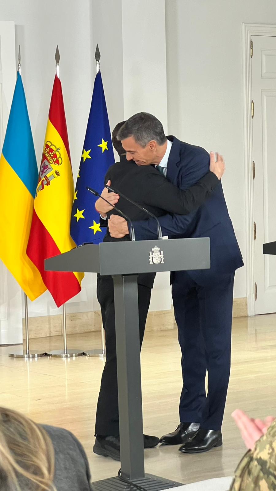 Volodimir Zelenski y Pedro Sánchez. Foto: W Radio