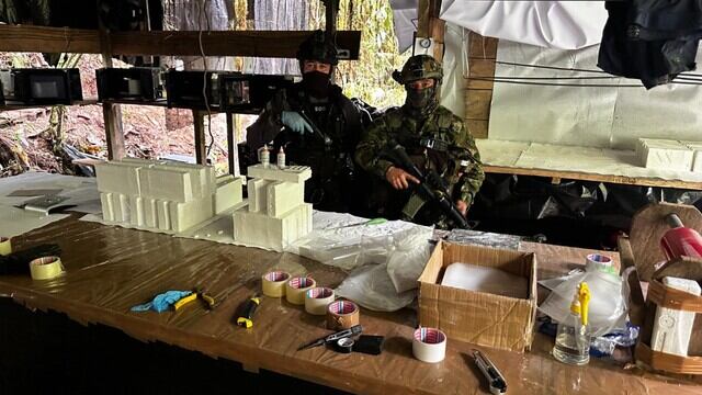 Las Fuerzas Militares desmantelaron un laboratorio en el que se procesaban más de cuatro toneladas de clorhidrato de cocaína. Foto: Suministrada.