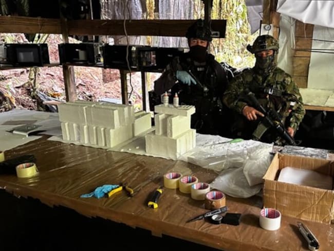 Las Fuerzas Militares desmantelaron un laboratorio en el que se procesaban más de cuatro toneladas de clorhidrato de cocaína. Foto: Suministrada.