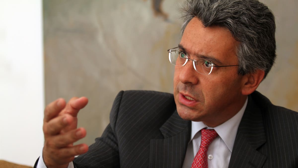 “Con Uribe no hay espacio de entendimiento”: Enrique Gómez, candidato presidencial por Salvación Nacional