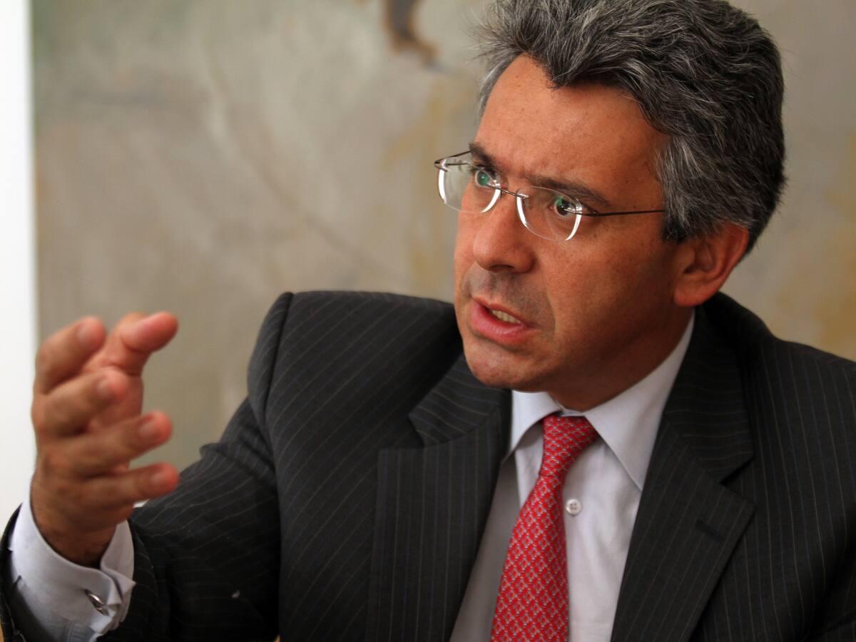 “Con Uribe no hay espacio de entendimiento”: Enrique Gómez, candidato presidencial por Salvación Nacional