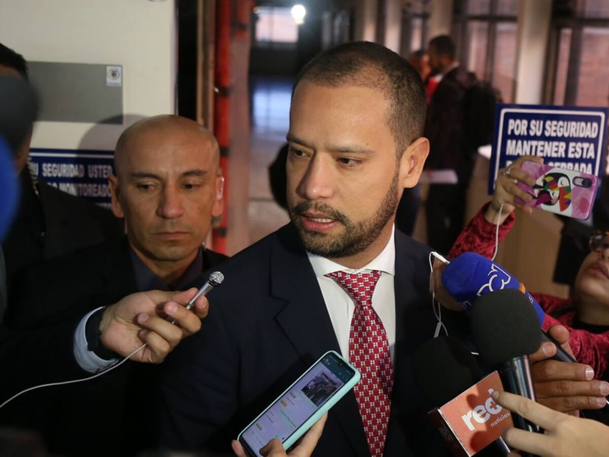 Diego Cadena se entregó ante la Fiscalía en Cali