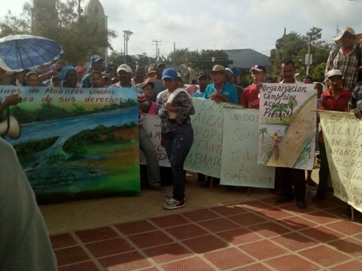 Campesinos marchan en Mahates exigiendo solución a crisis alimentaria y ambiental