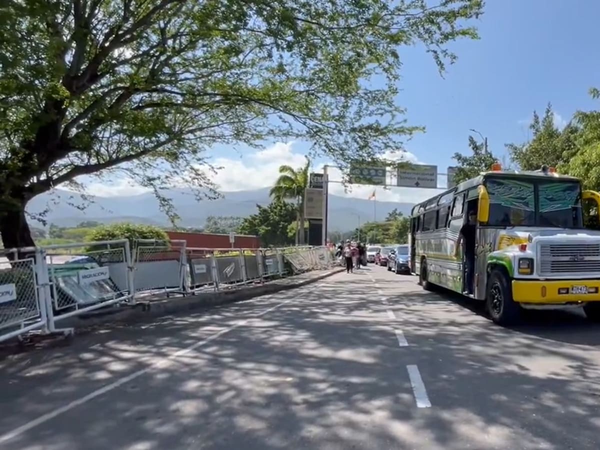 Se espera un aumento de viajeros por los puentes internacionales tras alerta aérea sobre Venezuela
