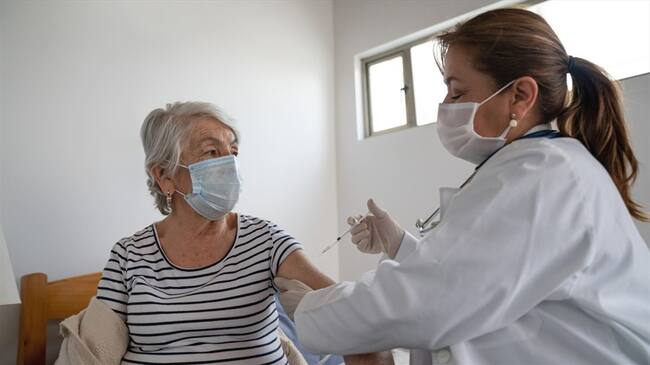 El pasado 17 de febrero inició la vacunación en Colombia. Foto: Getty Images