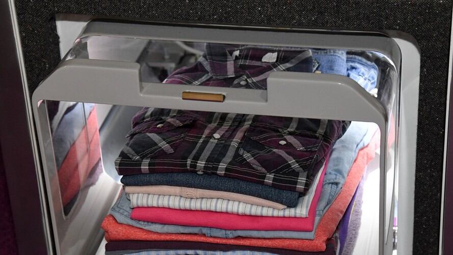 Foldimate presentó en el CES el funcionamiento de esta práctica máquina.. Foto: Getty Images