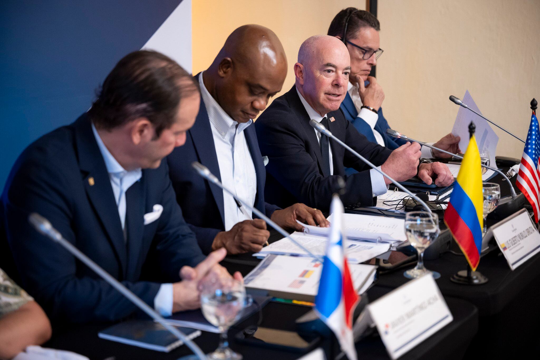 Secretario de Seguridad de EE.UU. destaca cooperación entre Colombia y Panamá en tema migratorio.