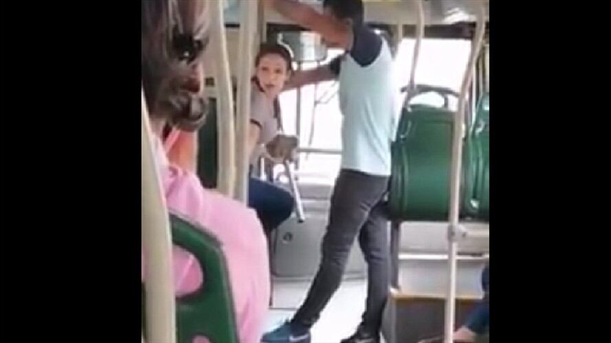 Tapabocas en Metrolínea. Foto:Tomada del video.