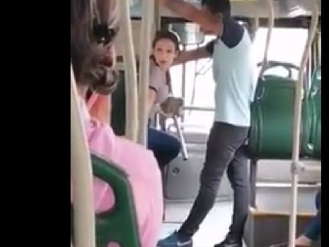 Tapabocas en Metrolínea. Foto:Tomada del video.